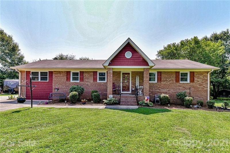 3700 Solen Dr, Harrisburg, NC 28075