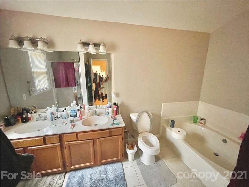 9612 Lawley Ln, Matthews, NC 28105
