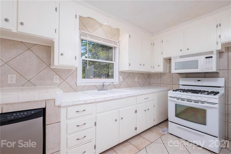 1515 Starbrook Dr, Charlotte, NC 28210