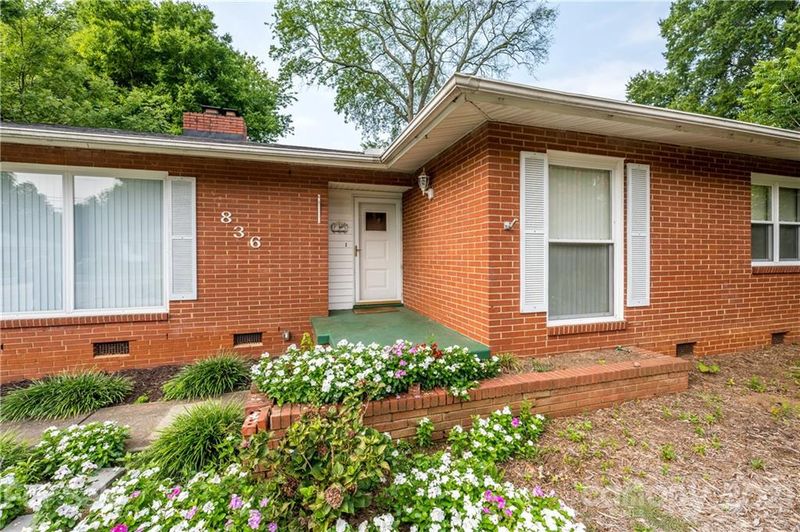 836 Woodlawn Rd E, Charlotte, NC 28209