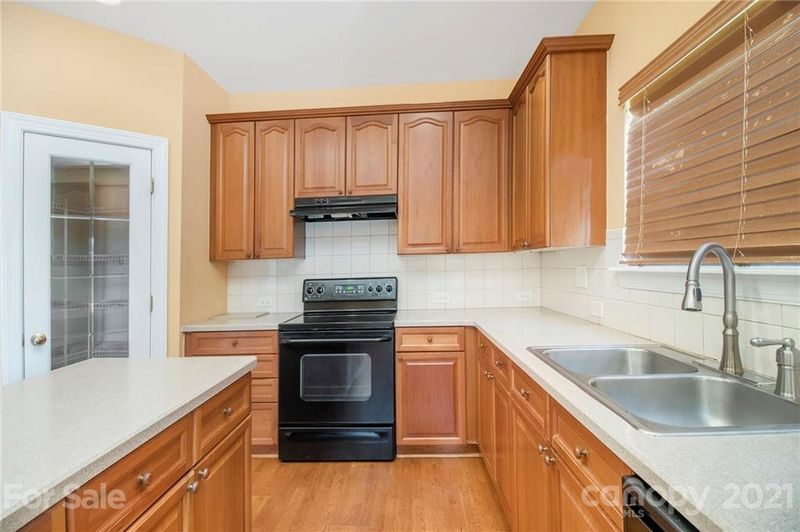 4208 Sawmill Trace Dr, Charlotte, NC 28213
