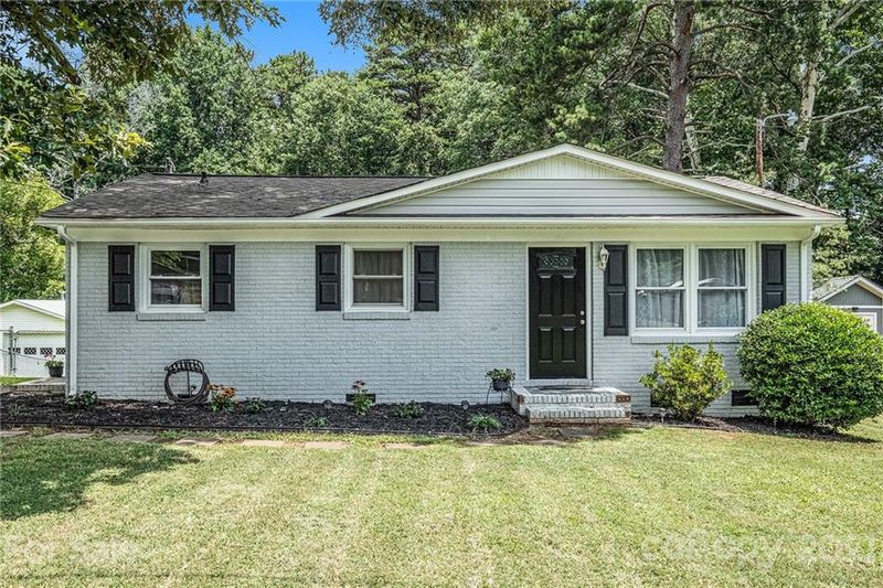 706 Noles Dr, Mount Holly, NC 28120