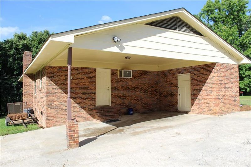 809 E Chestnut St, Stanley, NC 28164