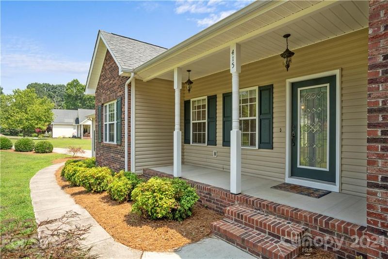 415 Hickory Wood Dr, Kannapolis, NC 28083