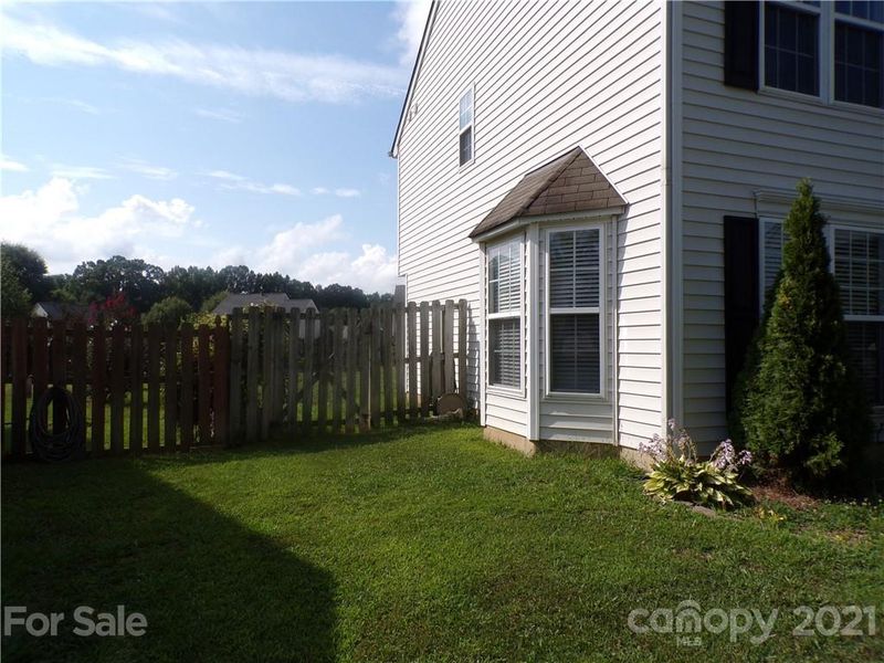 113 Crestwood Dr, Mount Holly, NC 28120