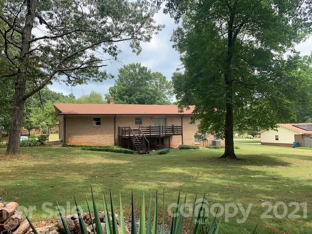 1141 Fairview St, Claremont, NC 28610