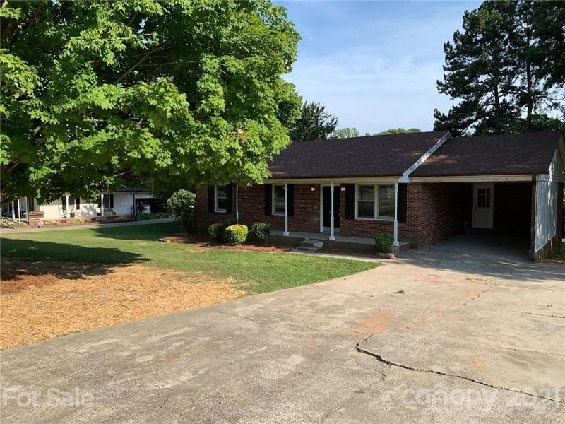 2096 W Carpenter Dr, Lincolnton, NC 28092