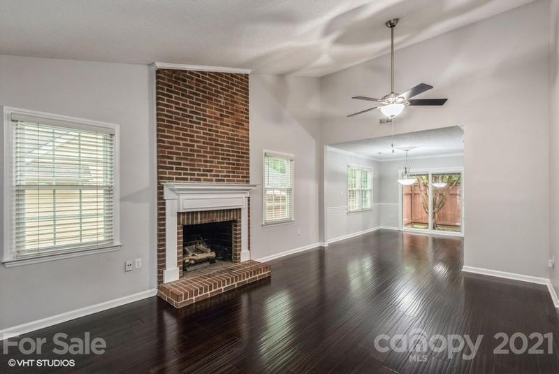 804 Farm Tree Ln, Charlotte, NC 28209