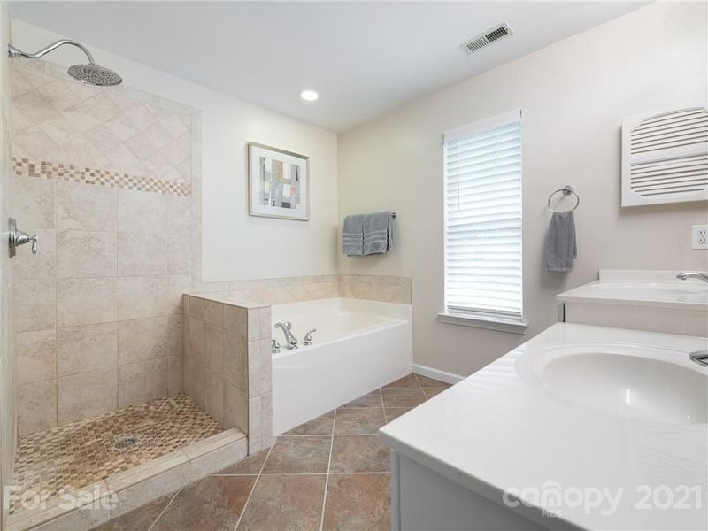 2505 Ashby Woods Dr, Matthews, NC 28105