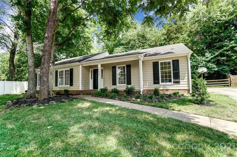 2430 Oldenburg Dr, Charlotte, NC 28210