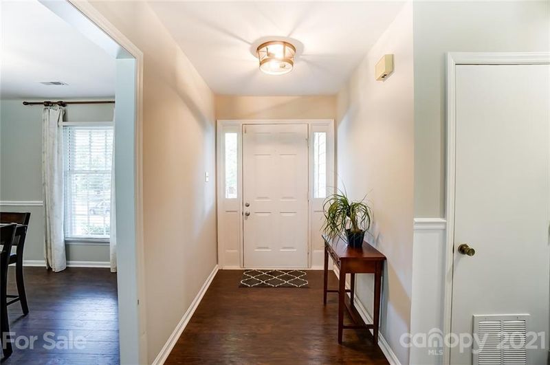 2430 Oldenburg Dr, Charlotte, NC 28210