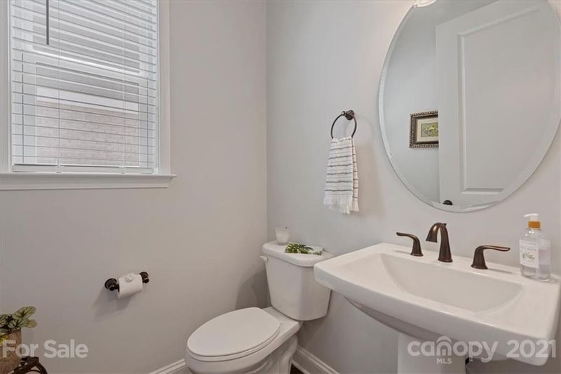 820 Greenbridge Dr, Matthews, NC 28105