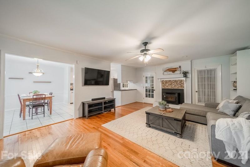 1609 Plumcrest Dr, Charlotte, NC 28216