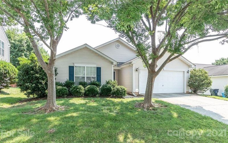 8427 Appledale Dr, Charlotte, NC 28262