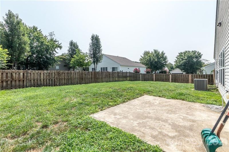 8427 Appledale Dr, Charlotte, NC 28262