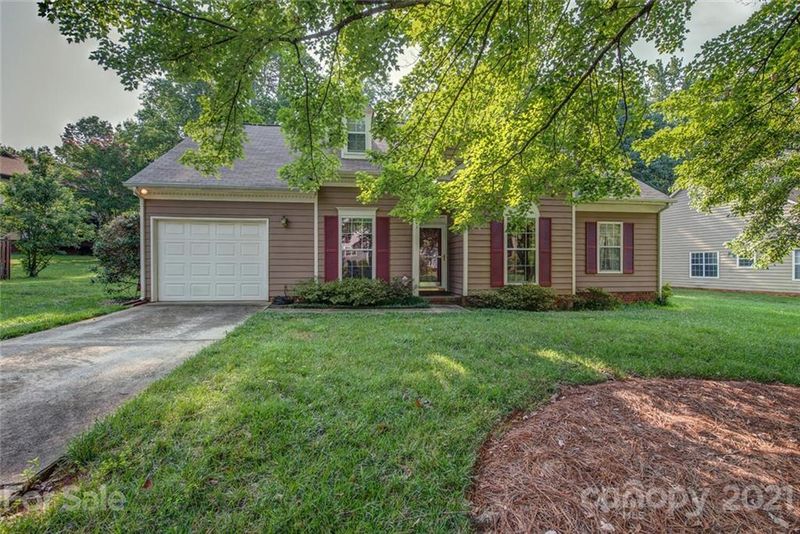 601 Oakbluff Cir, Charlotte, NC 28216