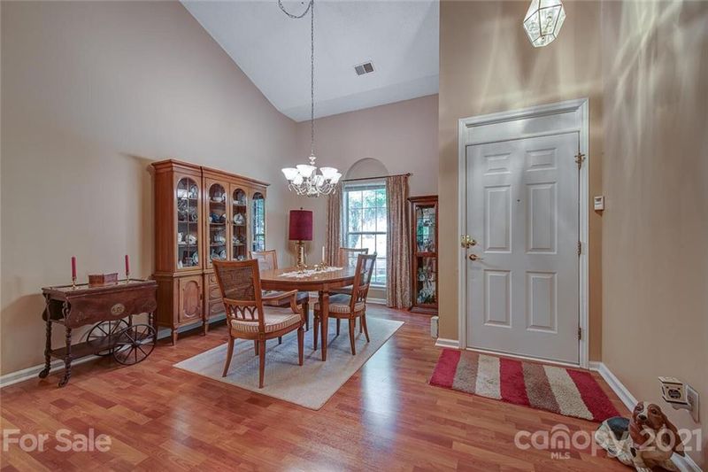 601 Oakbluff Cir, Charlotte, NC 28216