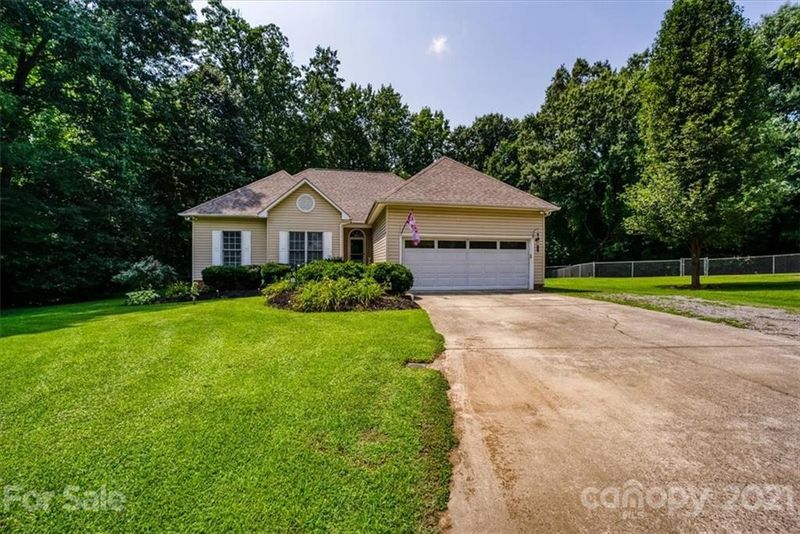 1415 Rainforest Ct, Gastonia, NC 28054