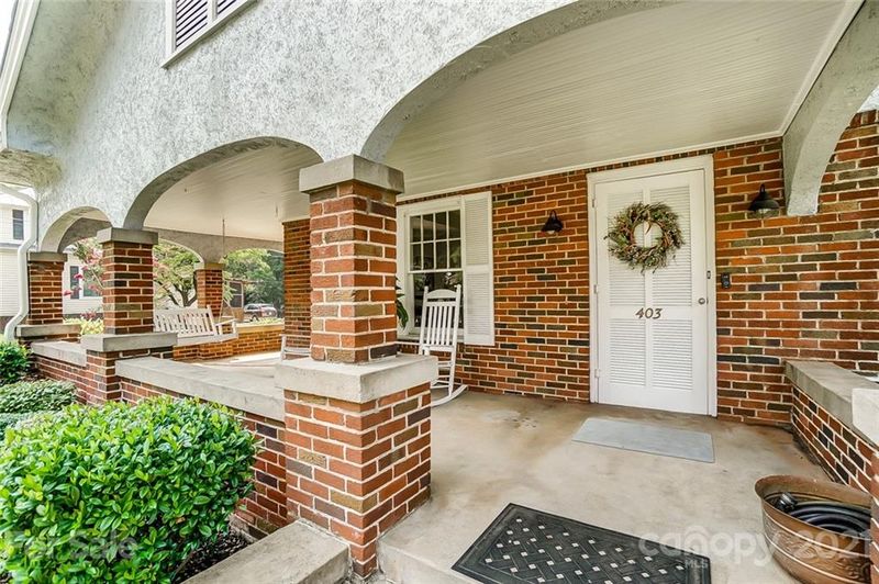 403 8th St, Newton, NC 28658