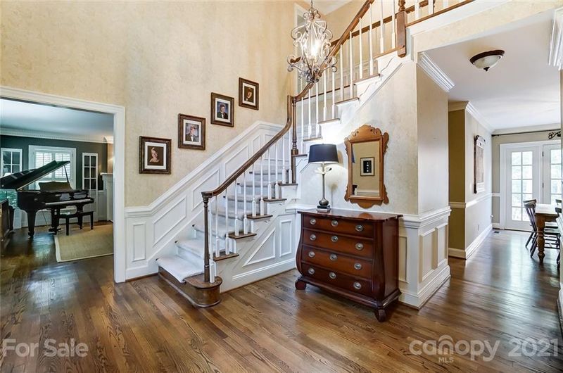 559 Stratfordshire Dr, Matthews, NC 28105