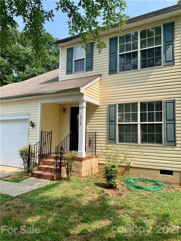 1020 Meadowbrook Ln, Concord, NC 28027