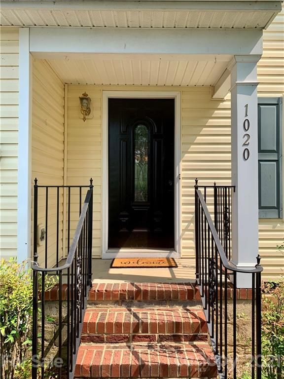 1020 Meadowbrook Ln, Concord, NC 28027