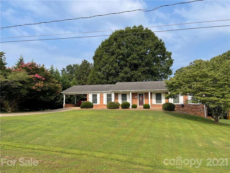3703 21st St NE, Hickory, NC 28601