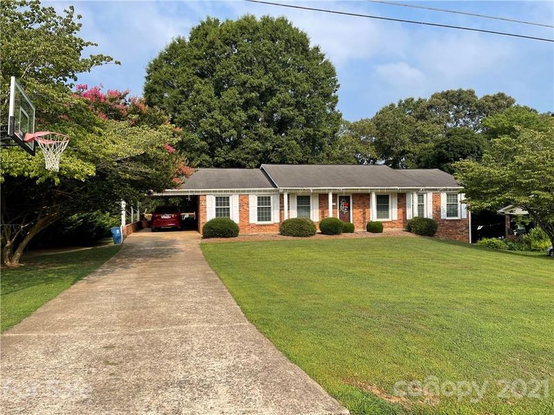 3703 21st St NE, Hickory, NC 28601