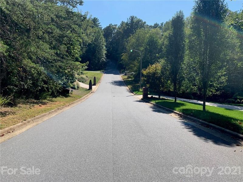 5026 Woodwinds Dr, Hickory, NC 28601