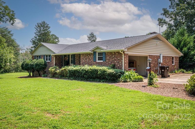124 Starcrest Dr, Stanley, NC 28164