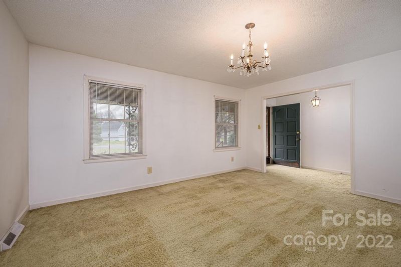 124 Starcrest Dr, Stanley, NC 28164