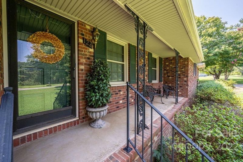 124 Starcrest Dr, Stanley, NC 28164