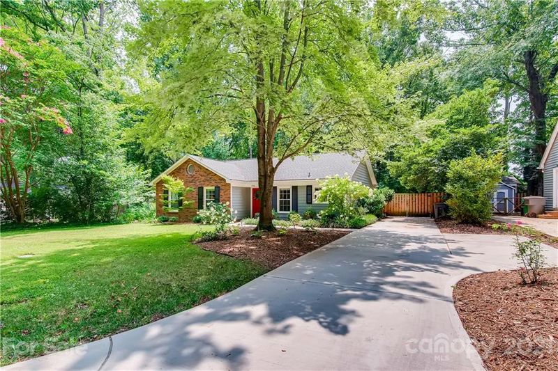 710 Hartness Ave, Charlotte, NC 28211