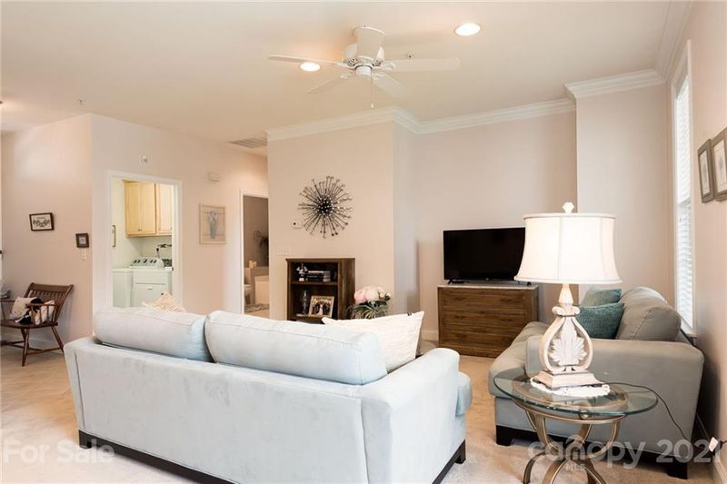 8661 Edinburgh Square Dr, Cornelius, NC 28031