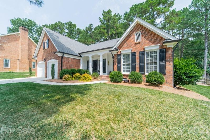 4908 Hickory Lake Ln, Matthews, NC 28105