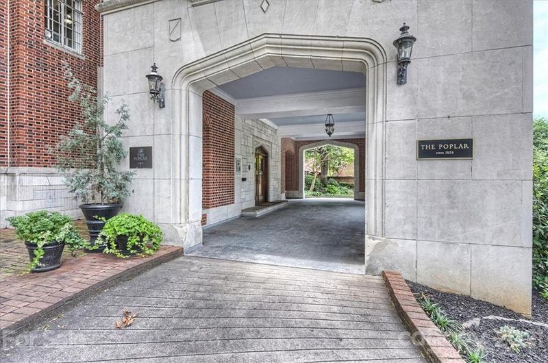 301 10th St W #203, Charlotte, NC 28202