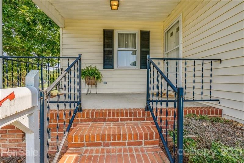 204 Sumter St, Clover, SC 29710