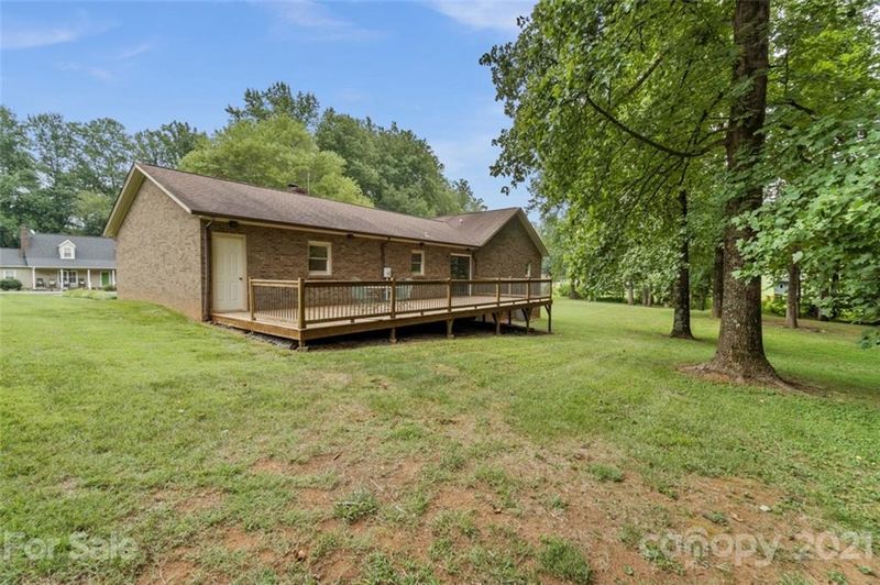 1667 Rolling Ln, Hickory, NC 28602