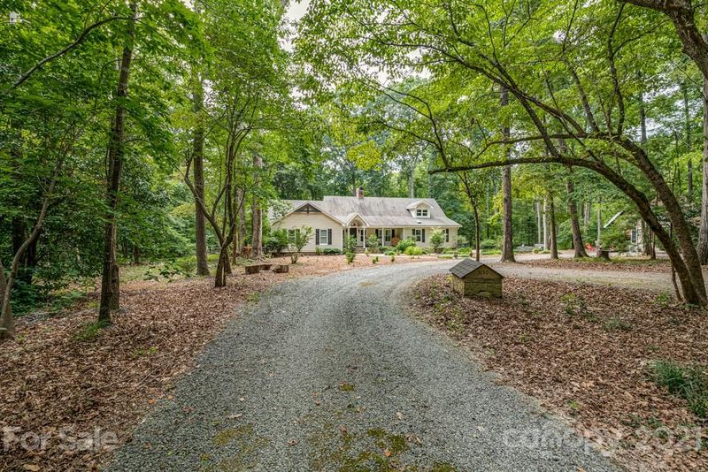 3130 Forest Lawn Dr, Matthews, NC 28104