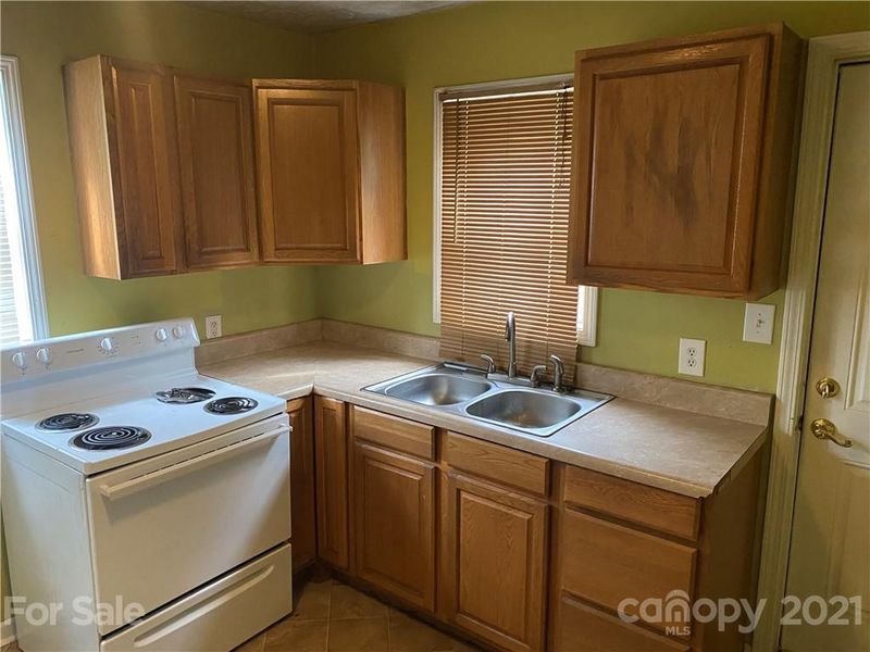 807 33rd St SW, Hickory, NC 28602