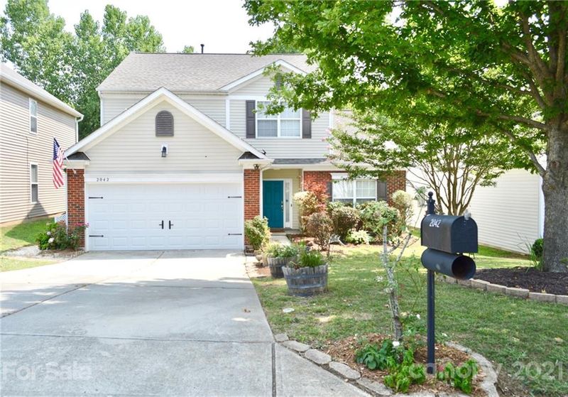 2042 Moss Creek Dr, Harrisburg, NC 28075