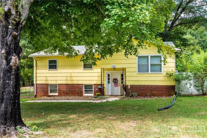 1847 Young Dr, Conover, NC 28613