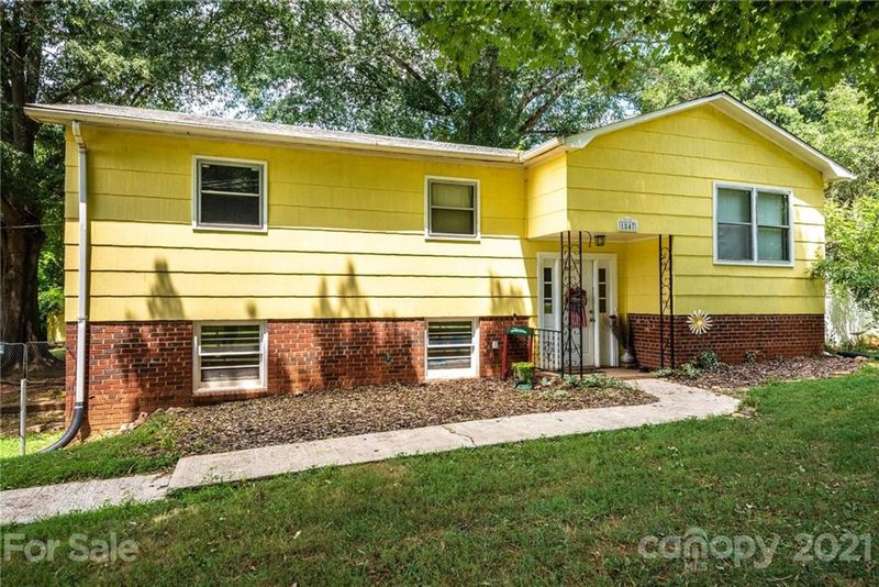 1847 Young Dr, Conover, NC 28613