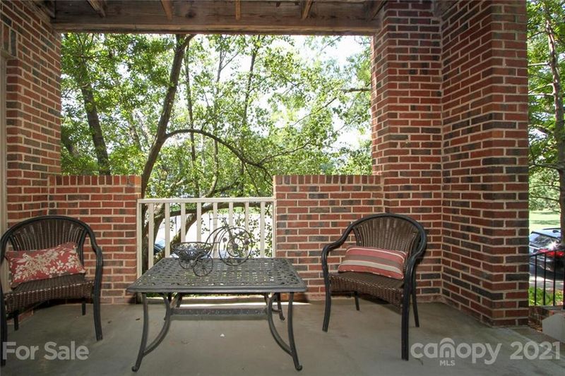 225 S Chase St #F, Charlotte, NC 28207