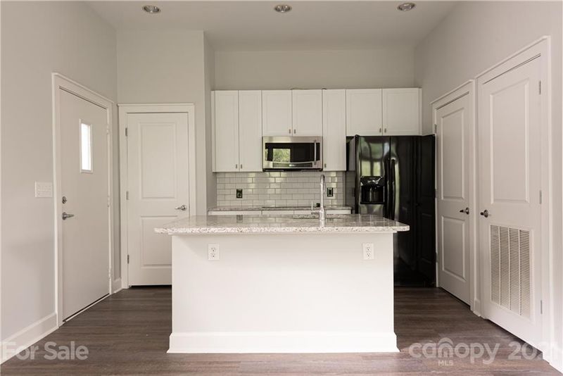 681 Alexander St, Charlotte, NC 28202