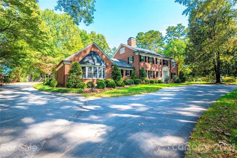 350 17th Ave NW, Hickory, NC 28601