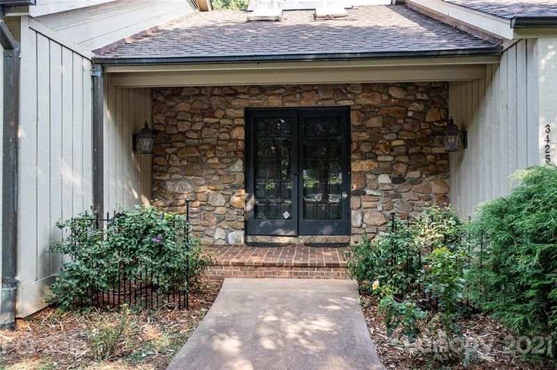 3425 N Center St, Hickory, NC 28601