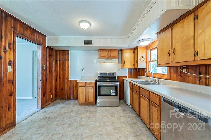404 Flat Rock St, Clover, SC 29710