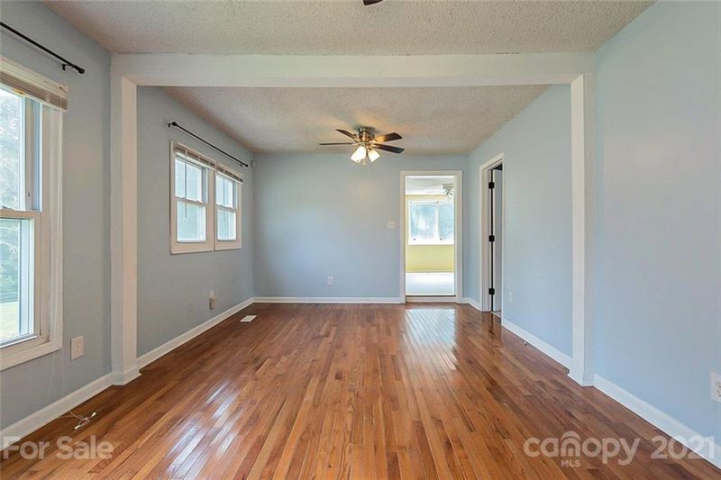 905 E Main St, Dallas, NC 28034