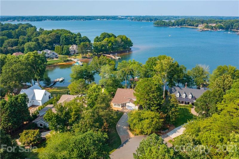 21512 Lake Point Ln, Cornelius, NC 28031